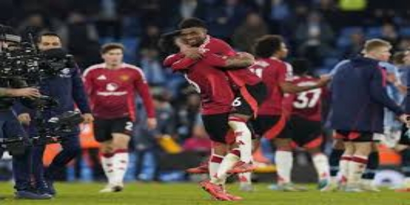 上半场战术压制—曼联高位逼抢初现锋芒-ag官网