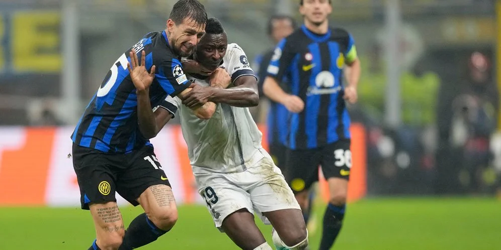 战术布局分析：两队均以安全为首要考量